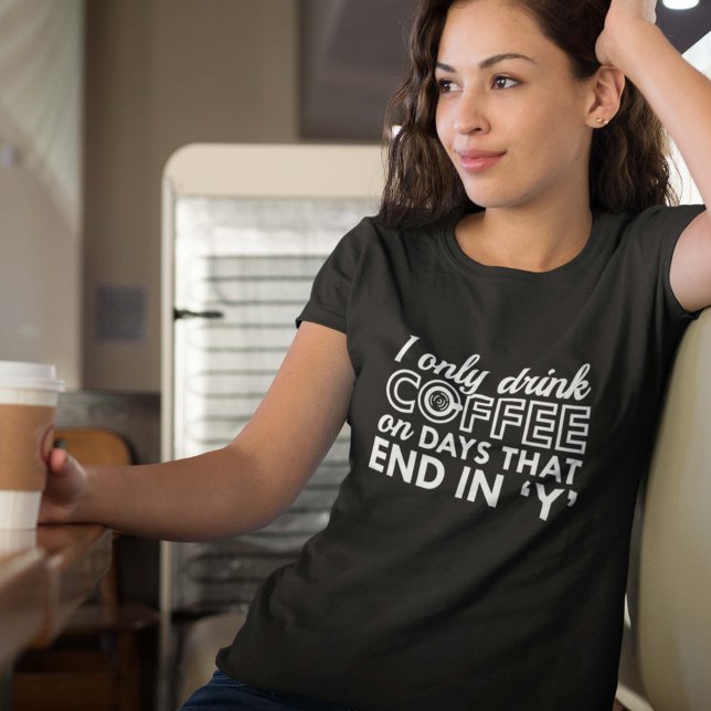 Jag dricker bara kaffe t shirt (I Only Drink Coffee On Days That End In 'Y' Shirt)