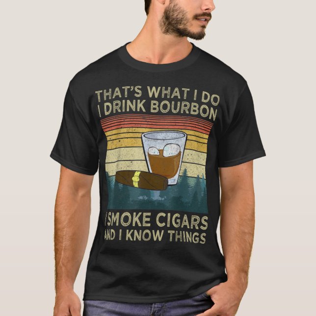 Jag dricker Bourbon, jag röker cigarrer och jag ve T Shirt (Framsida)