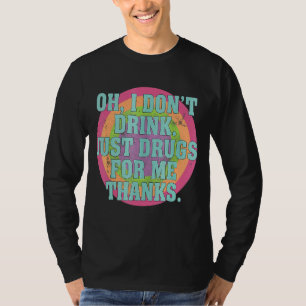 Jag dricker inte bara droger för mig tack. t shirt