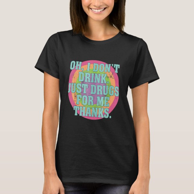 Jag dricker inte bara droger för mig tack. t shirt (Framsida)