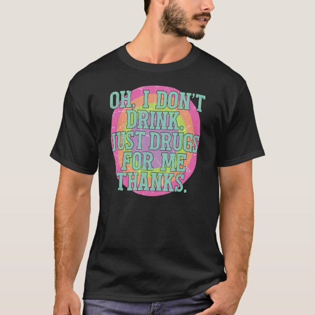 Jag dricker inte bara droger för mig tack t shirt (Framsida)