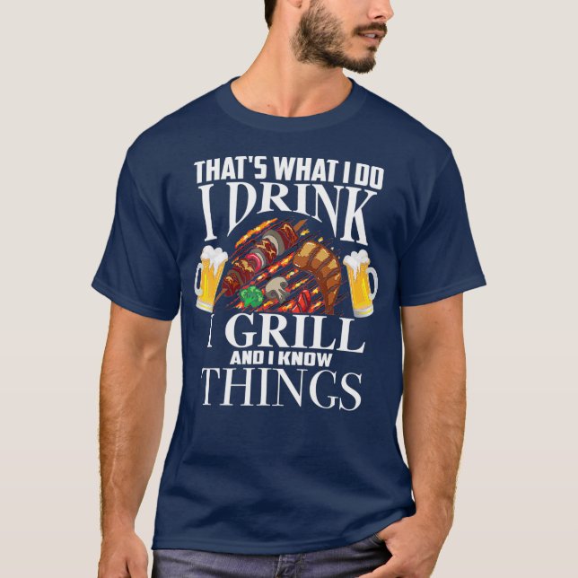 Jag dricker mig grill och känner Sak. T Shirt (Framsida)