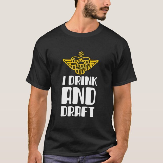 Jag dricker och draftar   t shirt (Framsida)
