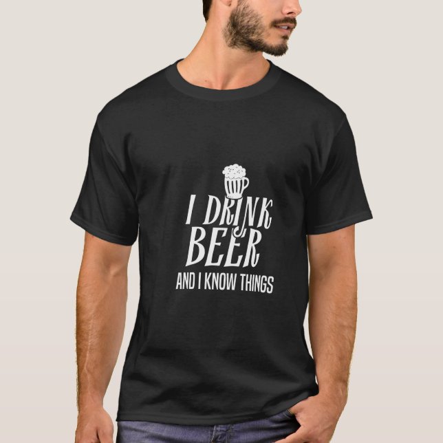 Jag dricker öl och jag känner sak t shirt (Framsida)
