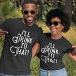 Jag dricker till det. | Funny Beer Party | Drift Tee<br><div class="desc">Låt oss en skjorta till komiska t-shirts och underbara tider med den här humoristiska textbilden för att fira helgdagar,  födelsedagar,  bröllop eller bara tända. Vit text om ditt val av våra T-skjortor med mörk. Skål!</div>