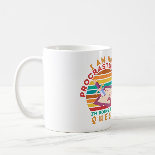 JAG DRÖJER INTE UT, JAG UTFÖR SIDOUPPDRAG KAFFEMUGG (Vänster)