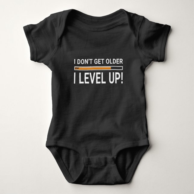 Jag får inte äldre - jag jämnar upp! tee shirt (Framsida)