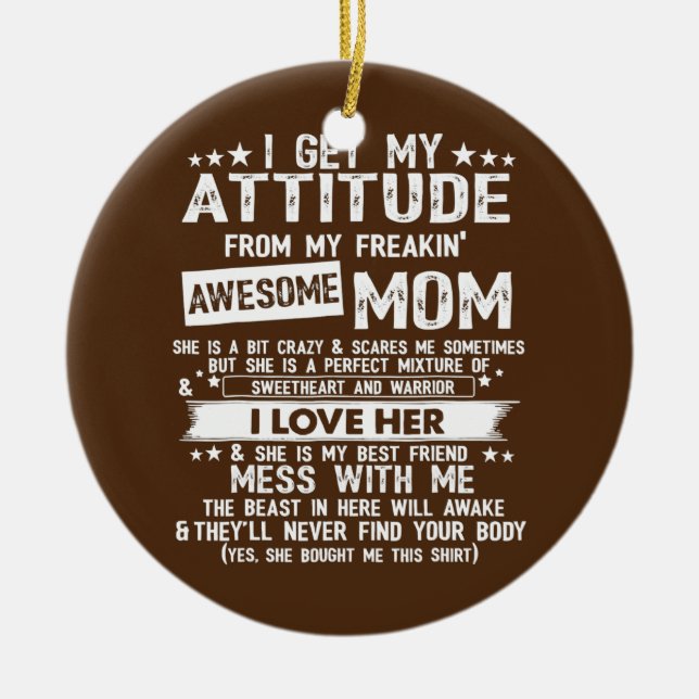 Jag får min attityd från min Freaking Fantastisk M Julgransprydnad Keramik (Framsidan)