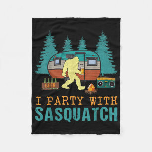 Jag festar med Sasquatch Bigfoot Camping Roligt Pr Fleecefilt