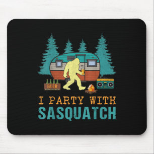 Jag festar med Sasquatch Bigfoot Camping Roligt Pr Musmatta