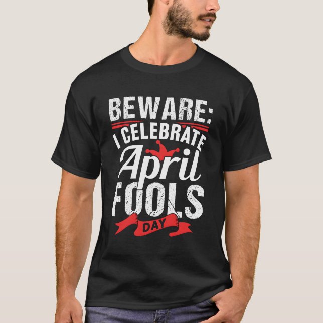 Jag firar aprilskolagen Humor Ord Joke T Shirt (Framsida)