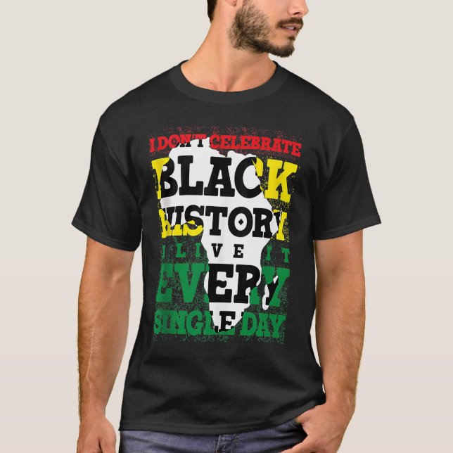 Jag firar inte Black History, jag lever den varje  T Shirt (Framsida)