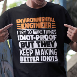 Jag försöker göra Sak lustigt i Ingenjör.. T Shirt