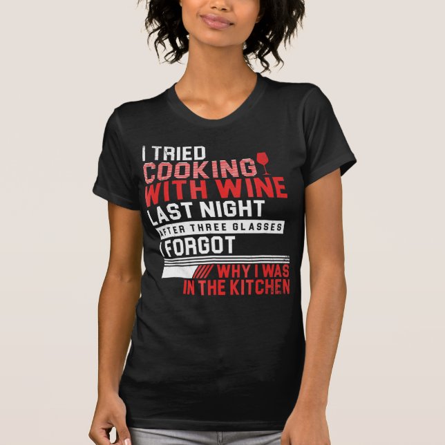 Jag försökte laga mat med vin lustig T-shirt (Framsida)