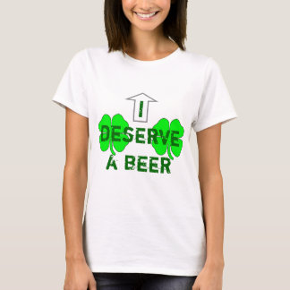 Jag förtjänar en öl t-shirt