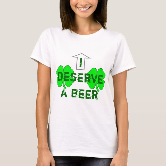 Jag förtjänar en öl t-shirt (Framsida)