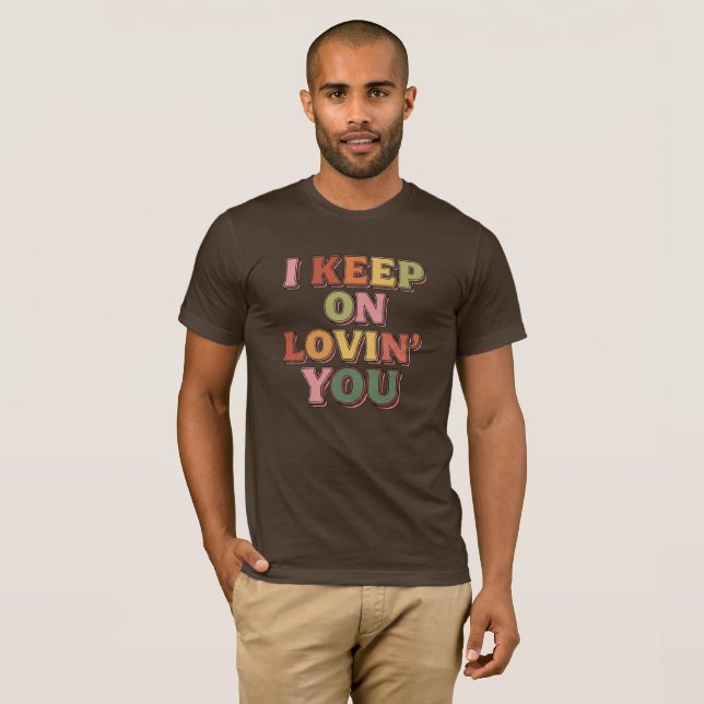 Jag fortsätter älska dig romantisk t shirt (Hel framsida)