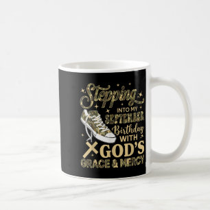 Jag går in i min födelsedagskvinna i september kaffemugg