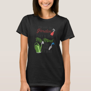 Jag går och letar upp min gode trädgårdsmästare. t shirt