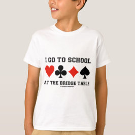 Jag går till skolar på överbryggabord (överbrygga t shirt