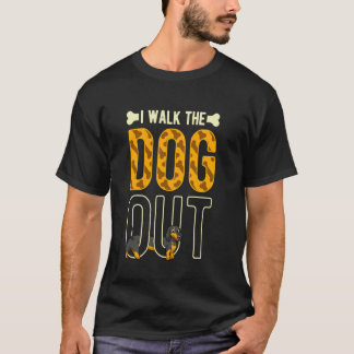 Jag går ut med hunden Rolig Wiener Dog Puns T Shirt