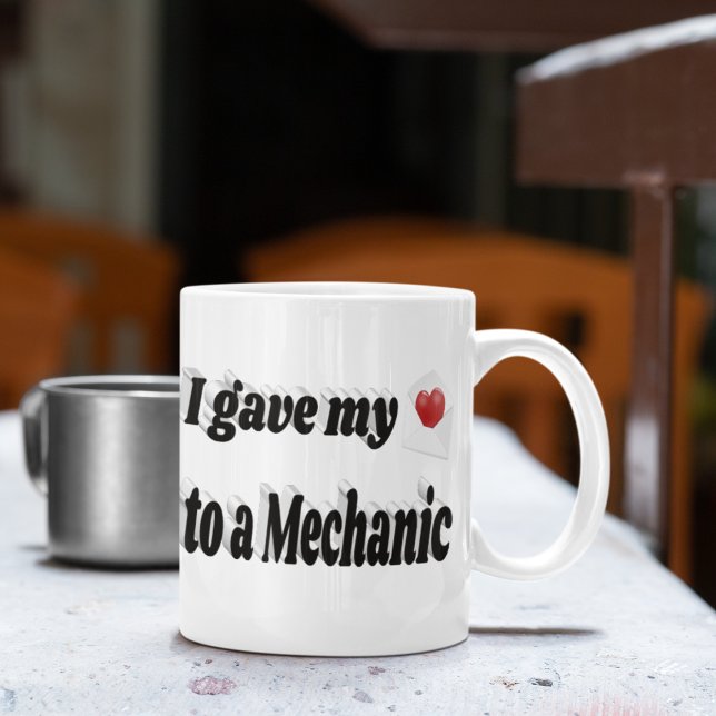 Jag gav mitt hjärta till en mekanisk svart text kaffemugg (Skapare uppladdad)