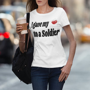 Jag gav mitt hjärta till en soldat t shirt