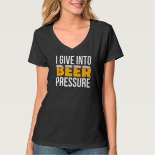 Jag Ge in i öltryck öl öl Puns T Shirt