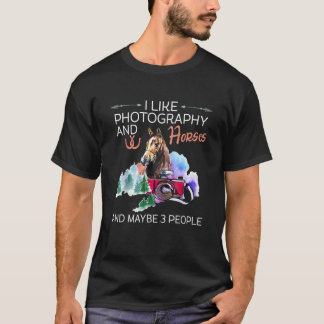 Jag gillar fotografering och hästar och kanske 3 p t shirt