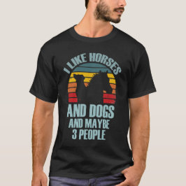 Jag gillar hästar och hundar och kanske 3 personer t shirt