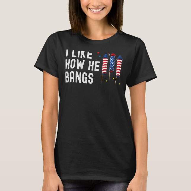 Jag gillar hur han bangar 4:e juli Fireworks T Shirt (Framsida)