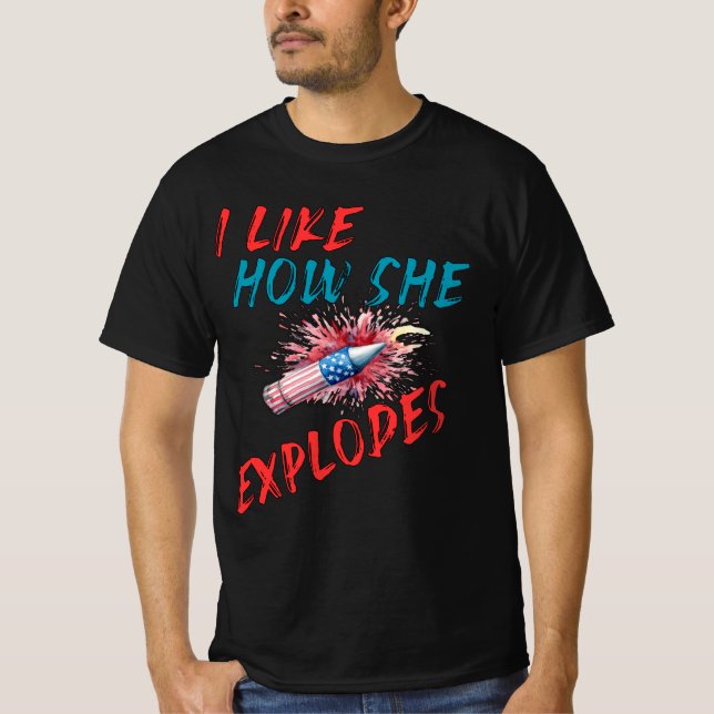 Jag gillar hur hon exploderar 4:e juli t shirt (Framsida)