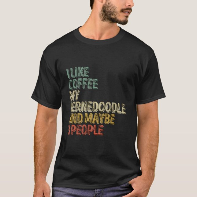 Jag Gillar Kaffe Min Bernedoodle Och Kanske 3 Pers T Shirt (Framsida)
