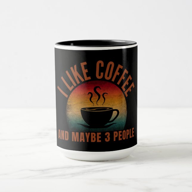 JAG GILLAR KAFFE OCH KANSKE 3 PERSONER  MUGG (Center)