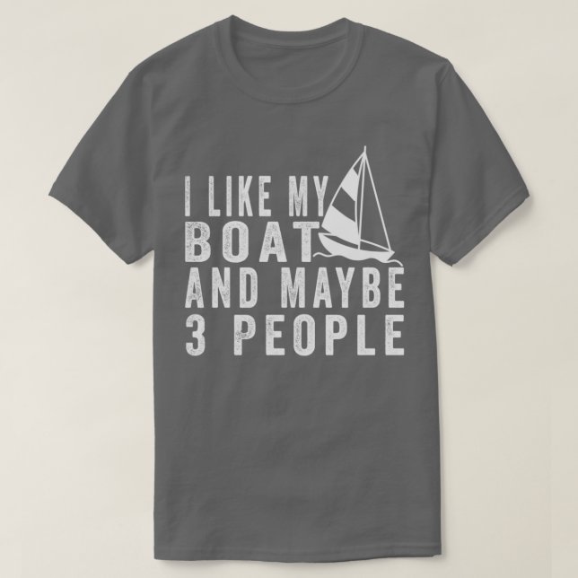 Jag gillar min båt och kanske tre personer.. t shirt (Design framsida)