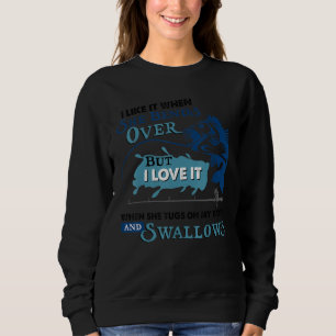 Jag gillar när hon böjer sig över fiskaren som fis t shirt