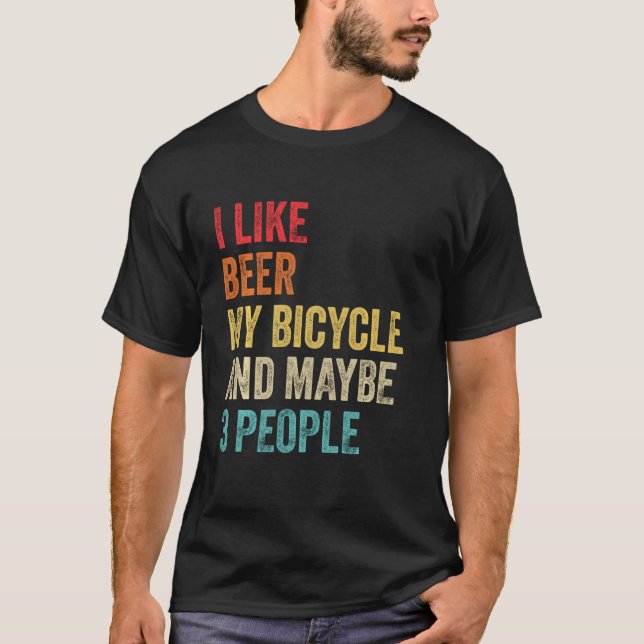Jag gillar öl min cykel och kanske 3 personer som  t shirt (Framsida)