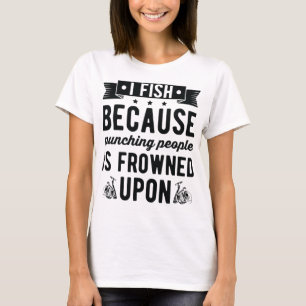 Jag gillar öl och fiske och kanske 3 personer t shirt