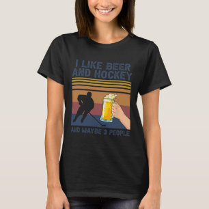 Jag gillar öl och hockey och kanske tre personer.. t shirt