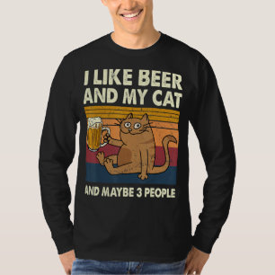 Jag gillar öl och mitt katt och kanske 3 katter. t shirt