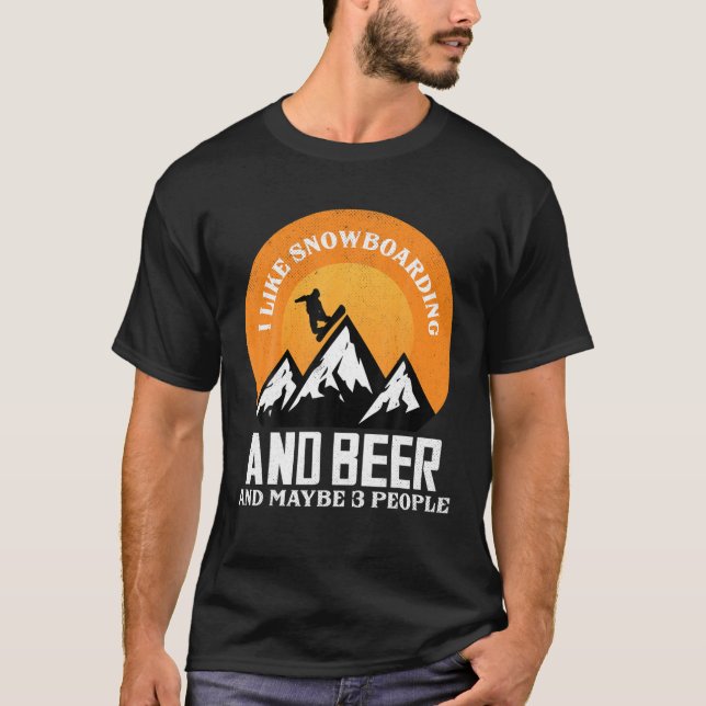 Jag gillar snöbordning och öl och kanske 3 persone t shirt (Framsida)