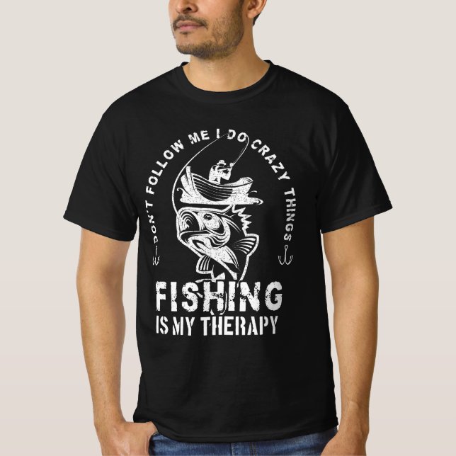 Jag gör galna saker, fiske är min terapi fiskare t shirt (Framsida)