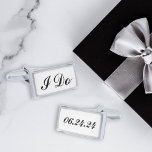Jag gör med Black and White Bröllop Date Groom Silverpläterade Manschetterknappar<br><div class="desc">Personlig bröllop-cufflink-konstruktionen för "I do"-ordalydelsen och personligt bröllp-datumet. Den vita bakgrunden och den svarta texten färger kan ändras för att samordna med alla bröllop färg-program.</div>