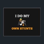 Jag Gör Mina Egna Stunts Rolig Anka Vykort<br><div class="desc">Tycker du om roliga talesätt? Då kommer du definitivt att gilla detta roliga talesätt! "Jag gör mina egna stunts rolig anka" är perfekt om du vill skratta och är perfekt som en present.</div>