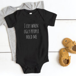 "Jag Gråter när fula människor håller mig" Baby Bo T Shirt