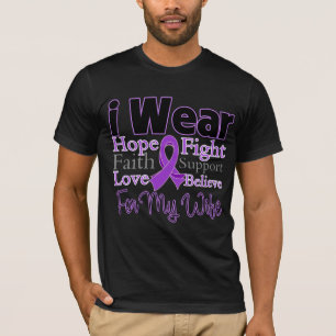 Jag ha på sig den purpurfärgade Collagefrun - Tee Shirt