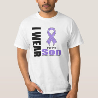 Jag ha på sig det violetta bandet för min tee shirt