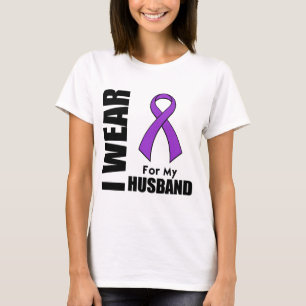 Jag ha på sig ett purpurfärgat band för min mak t-shirt