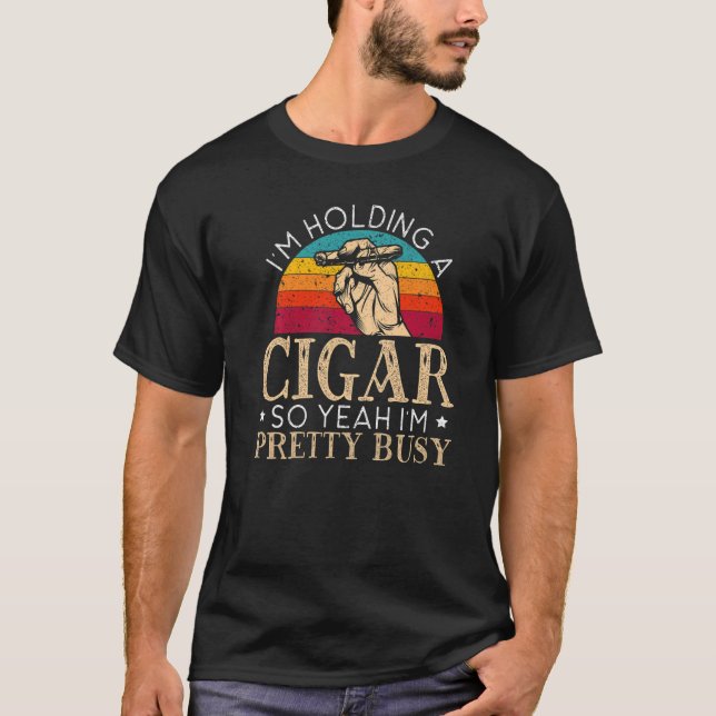 Jag håller en cigarr så jag är Söt Busy Cigare T Shirt (Framsida)