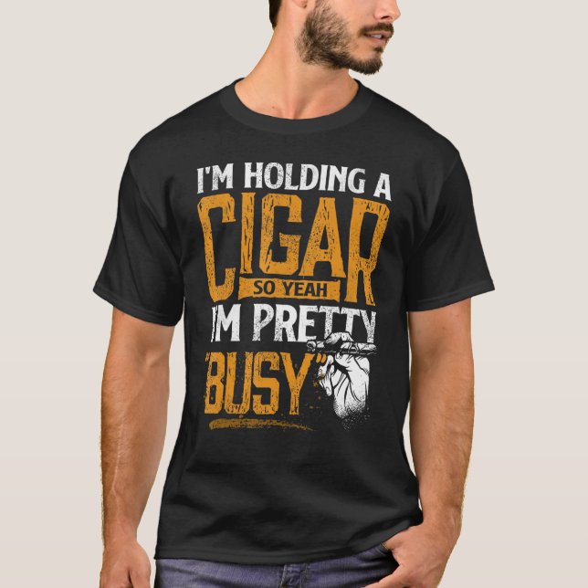 Jag håller en cigarr så jag är Söt Busy Smokin T Shirt (Framsida)